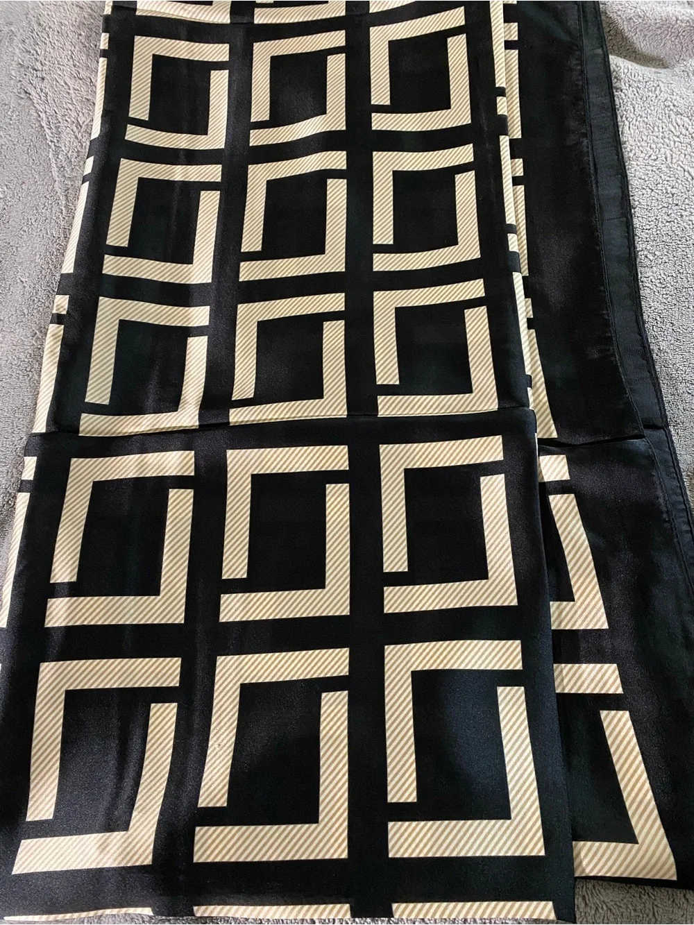 Geometric Black & Beige Pattern Scarf 🔳180x90cm